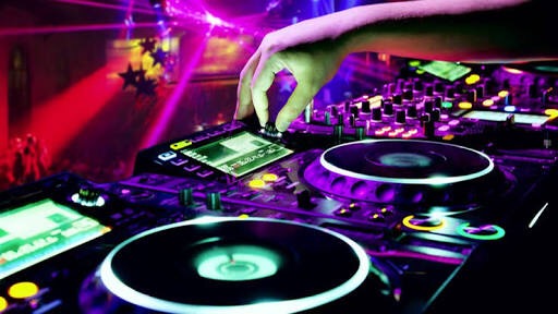 YILBAŞINDA PARTİNİZİ DJ İLE CANLANDIRIN.
